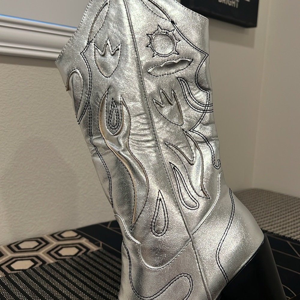 Princes Polly Exclusive “Rosewood” Boots Silver Western Boho New Size 7 - Picture 12 of 16